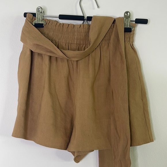 Alice and Olivia Linn Linen Belted Shorts.  NWOT size XS - Picture 3 of 7